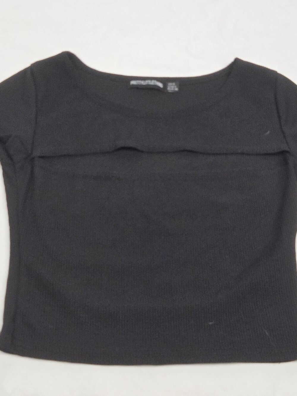 PrettyLittleThing black ribbed cutout crop top with cap sleeves, size 4